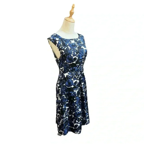 Talbots 💯 Silk Blue Floral Fit and Flare Dress Sz 4 - Picture 2 of 8